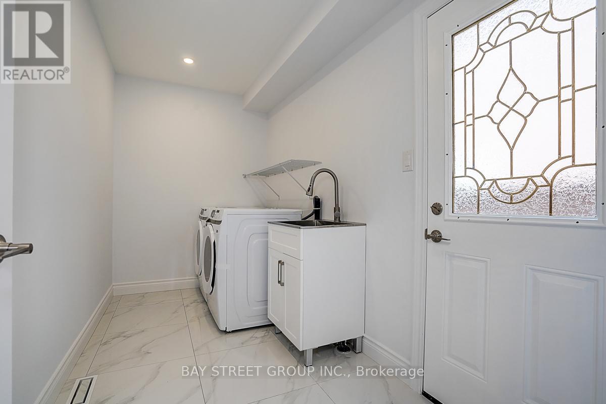 Photo 9 of 67 Kyla Crescent, Markham ON