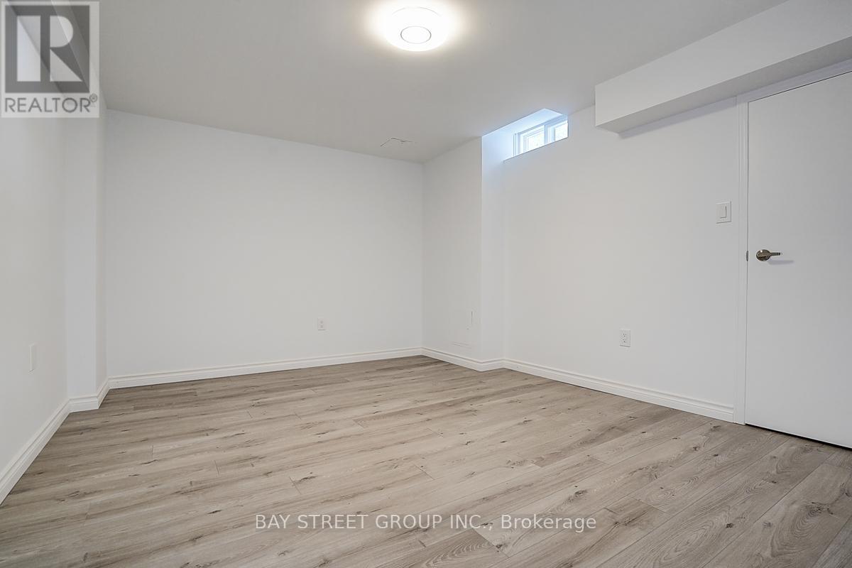Photo 38 of 67 Kyla Crescent, Markham ON