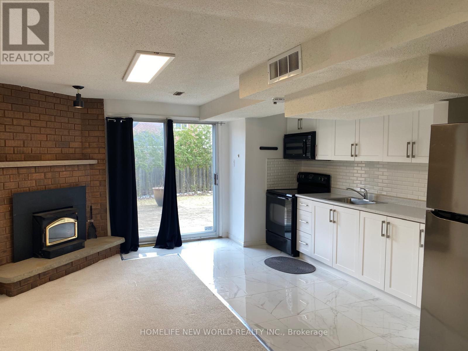 Photo 35 of 19 Chadburn Crescent, Aurora ON
