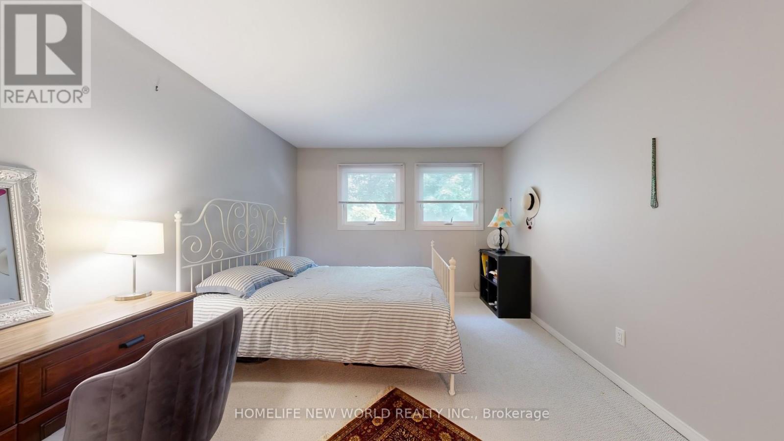 Photo 24 of 19 Chadburn Crescent, Aurora ON