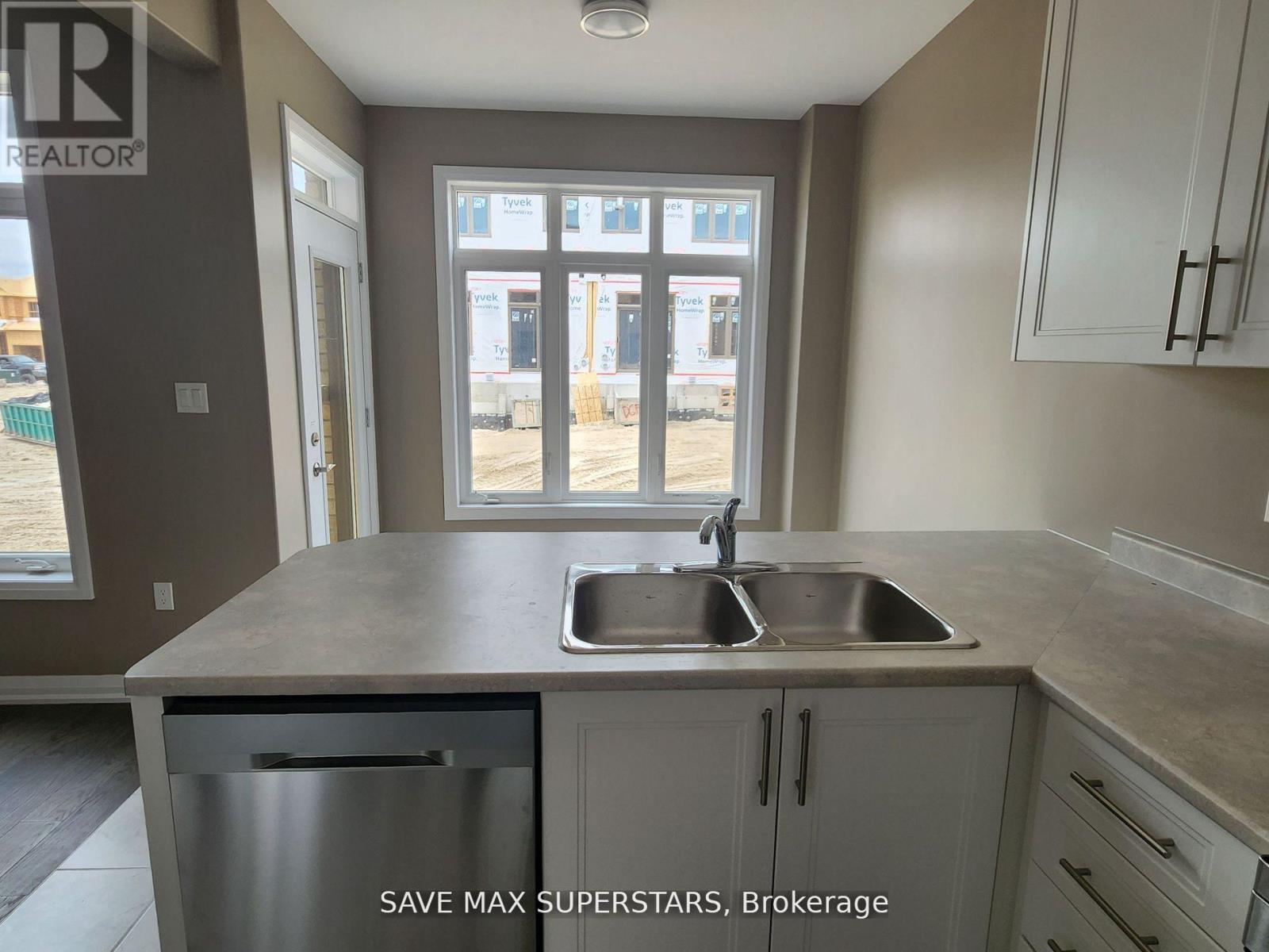 Photo 20 of 51 Copperhill Heights, Barrie ON