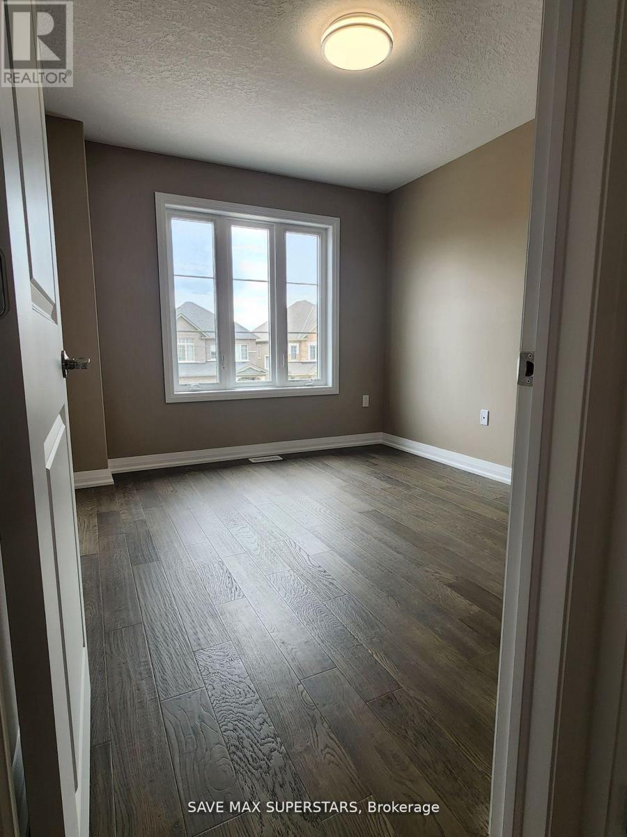 Photo 7 of 51 Copperhill Heights, Barrie ON