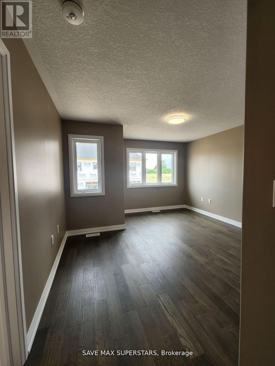 Photo 14 of 51 Copperhill Heights, Barrie ON