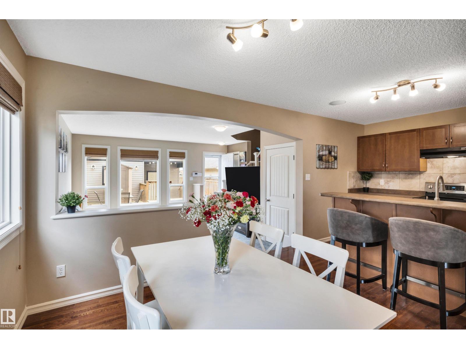 Photo 11 of 3733 12 St Nw, Edmonton AB