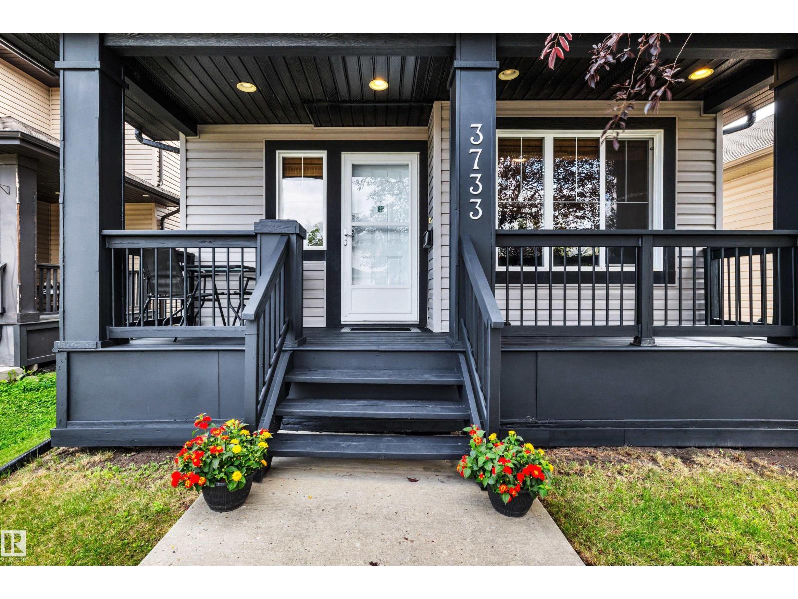 Photo 2 of 3733 12 St Nw, Edmonton AB