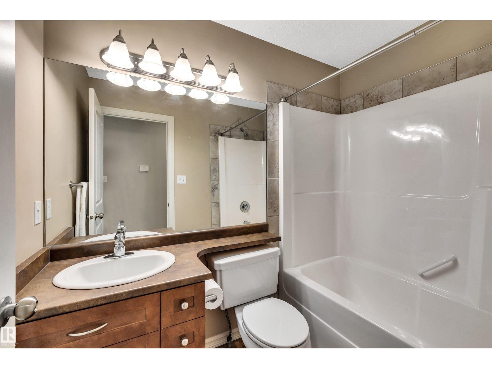 Photo 27 of 3733 12 St Nw, Edmonton AB