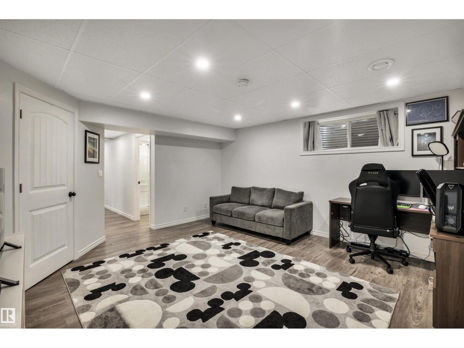 Photo 31 of 3733 12 St Nw, Edmonton AB