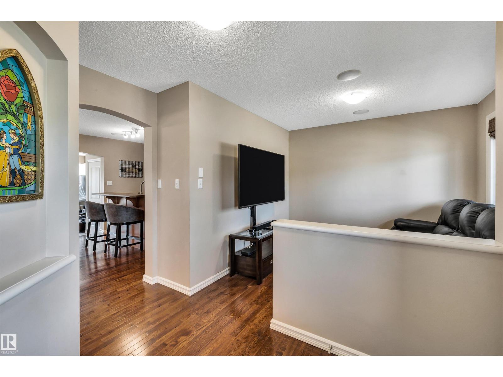 Photo 4 of 3733 12 St Nw, Edmonton AB