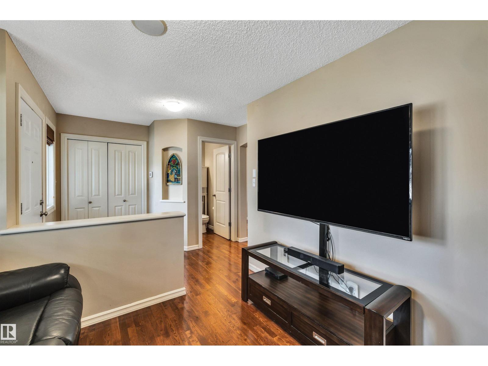 Photo 6 of 3733 12 St Nw, Edmonton AB
