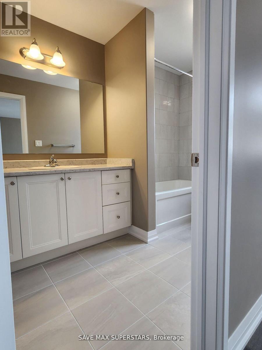 Photo 16 of 51 Copperhill Heights, Barrie ON