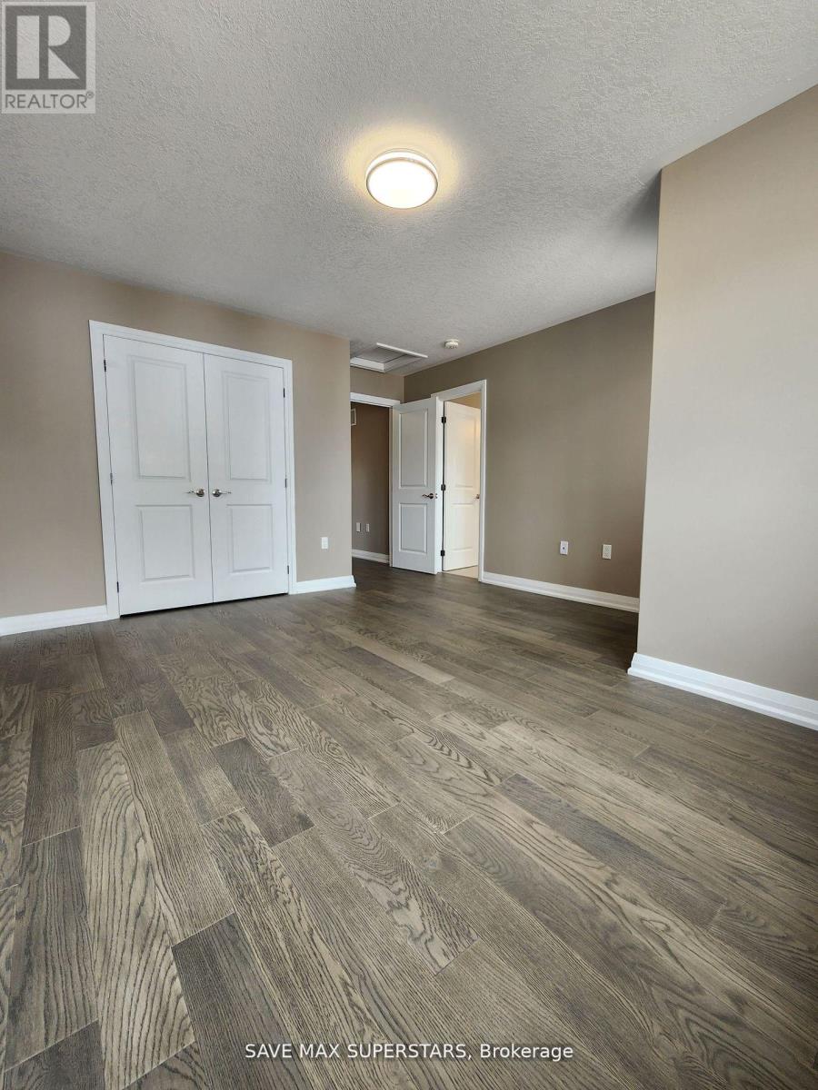 Photo 6 of 51 Copperhill Heights, Barrie ON