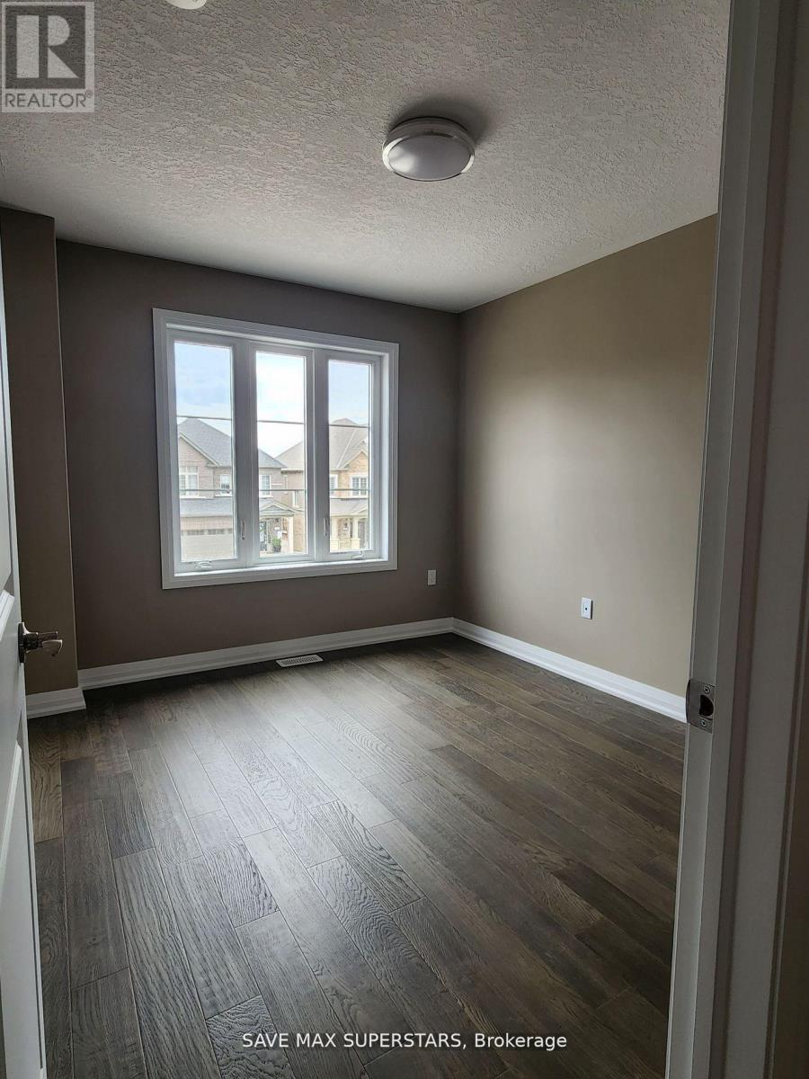 Photo 24 of 51 Copperhill Heights, Barrie ON