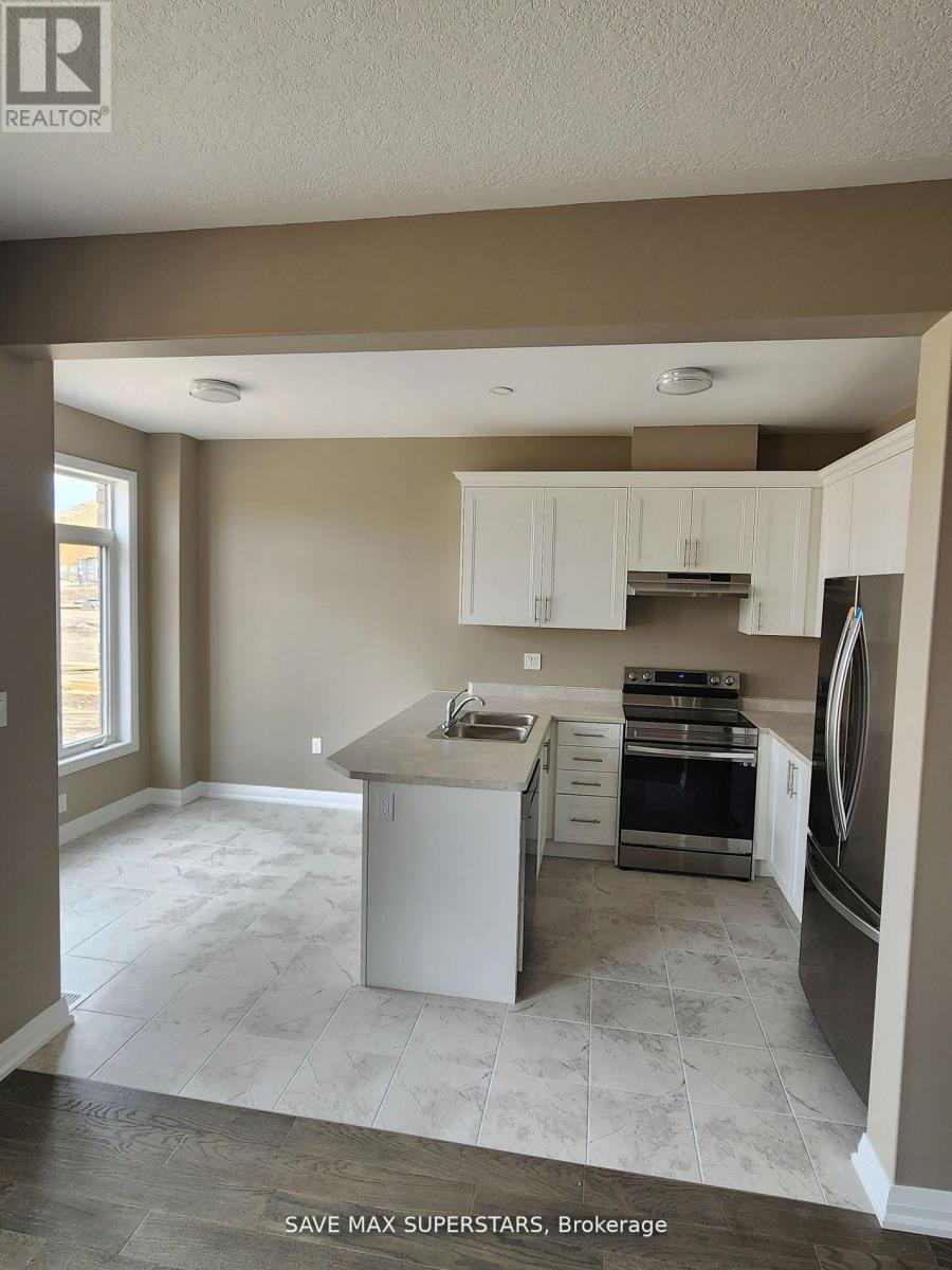 Photo 15 of 51 Copperhill Heights, Barrie ON