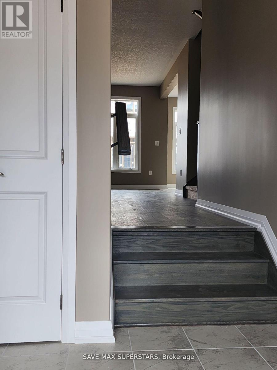 Photo 13 of 51 Copperhill Heights, Barrie ON
