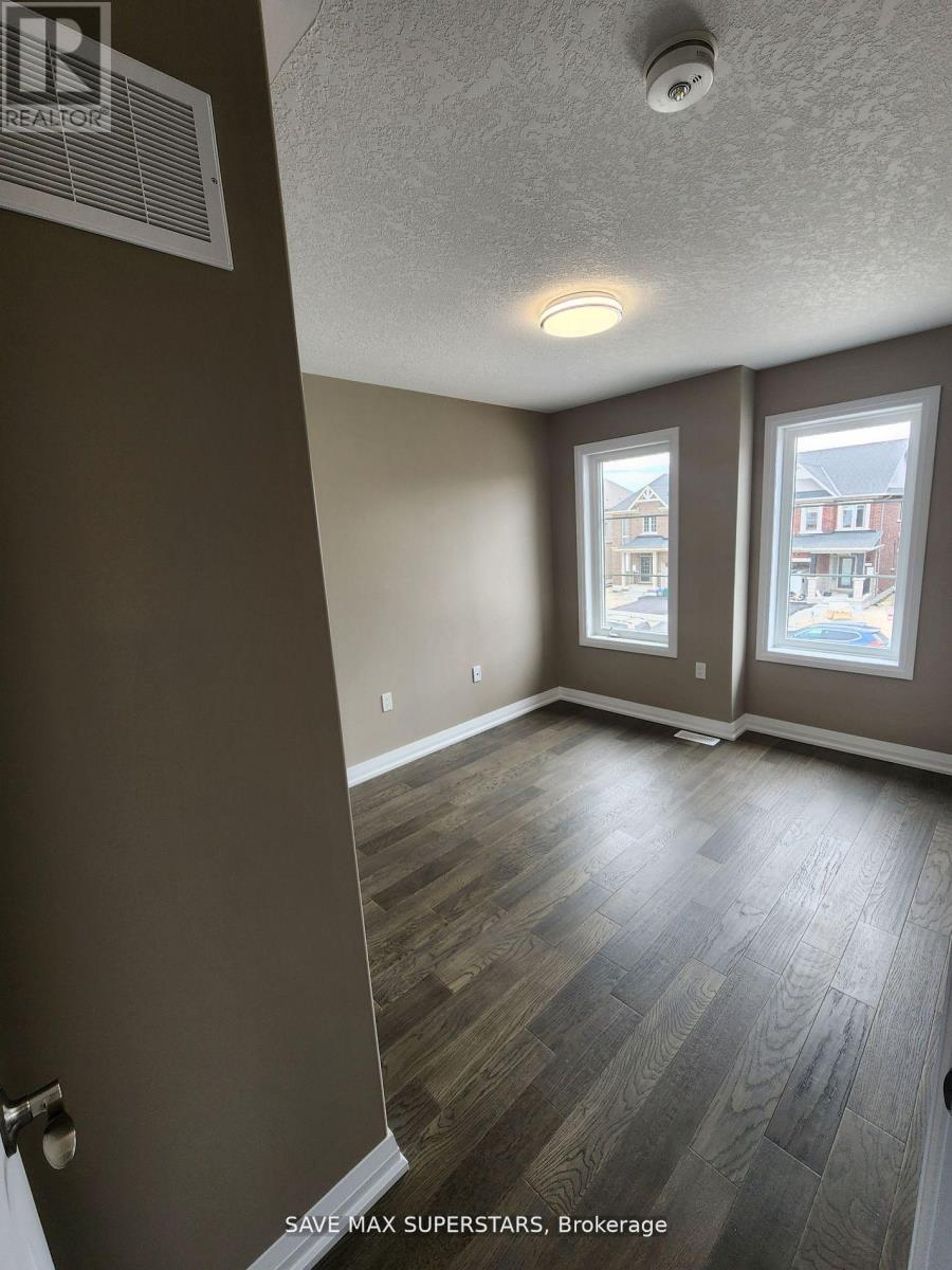Photo 18 of 51 Copperhill Heights, Barrie ON