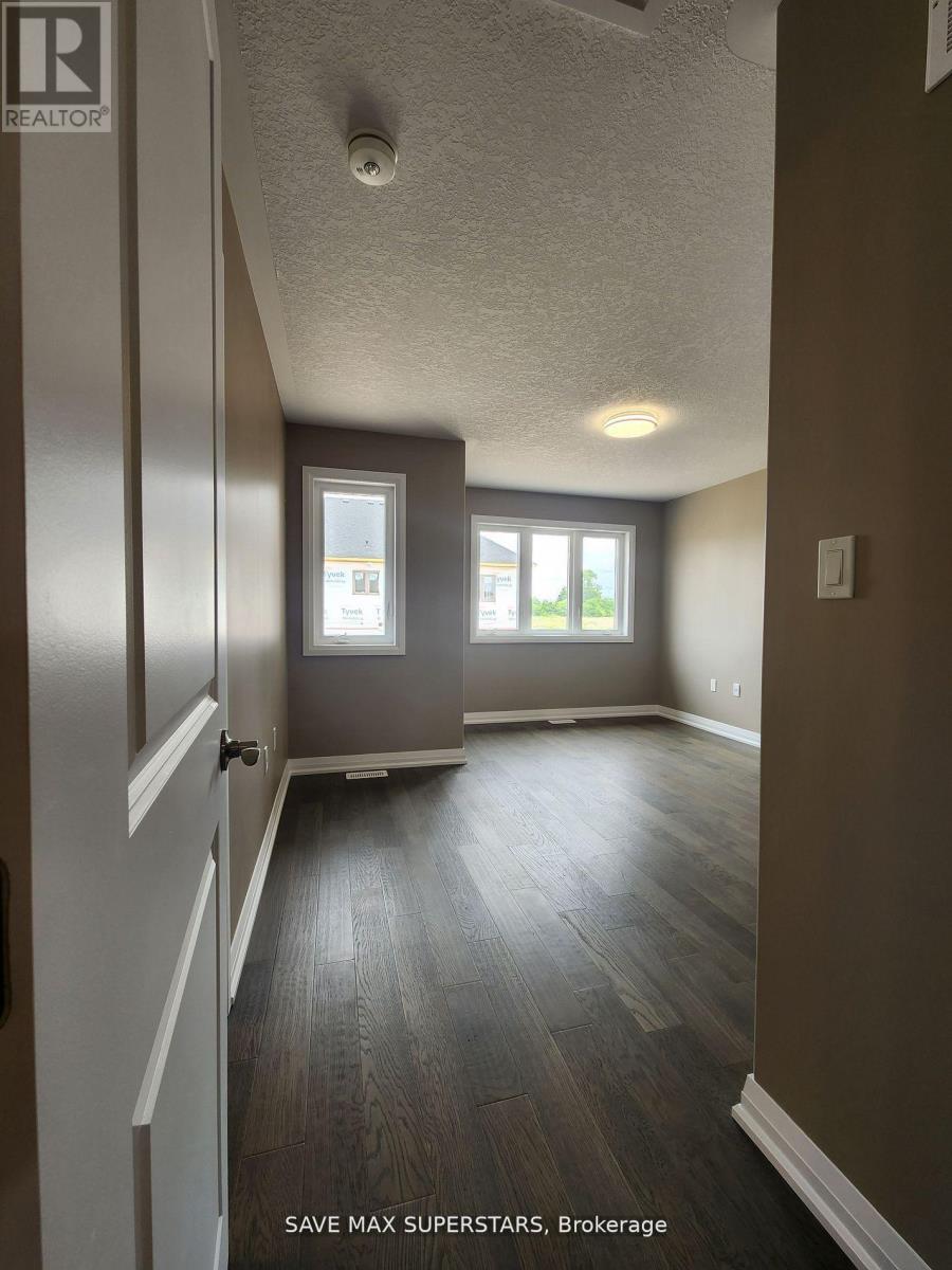 Photo 12 of 51 Copperhill Heights, Barrie ON