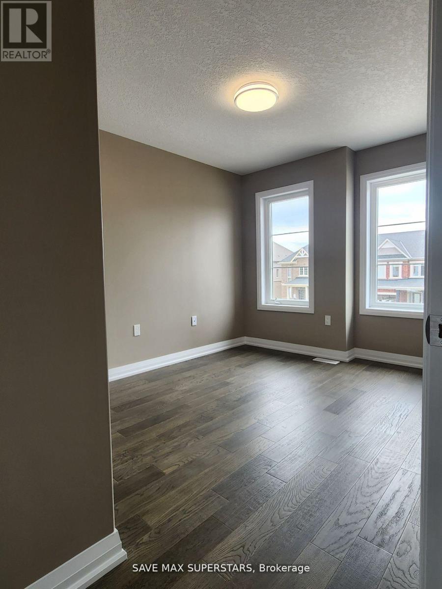 Photo 4 of 51 Copperhill Heights, Barrie ON