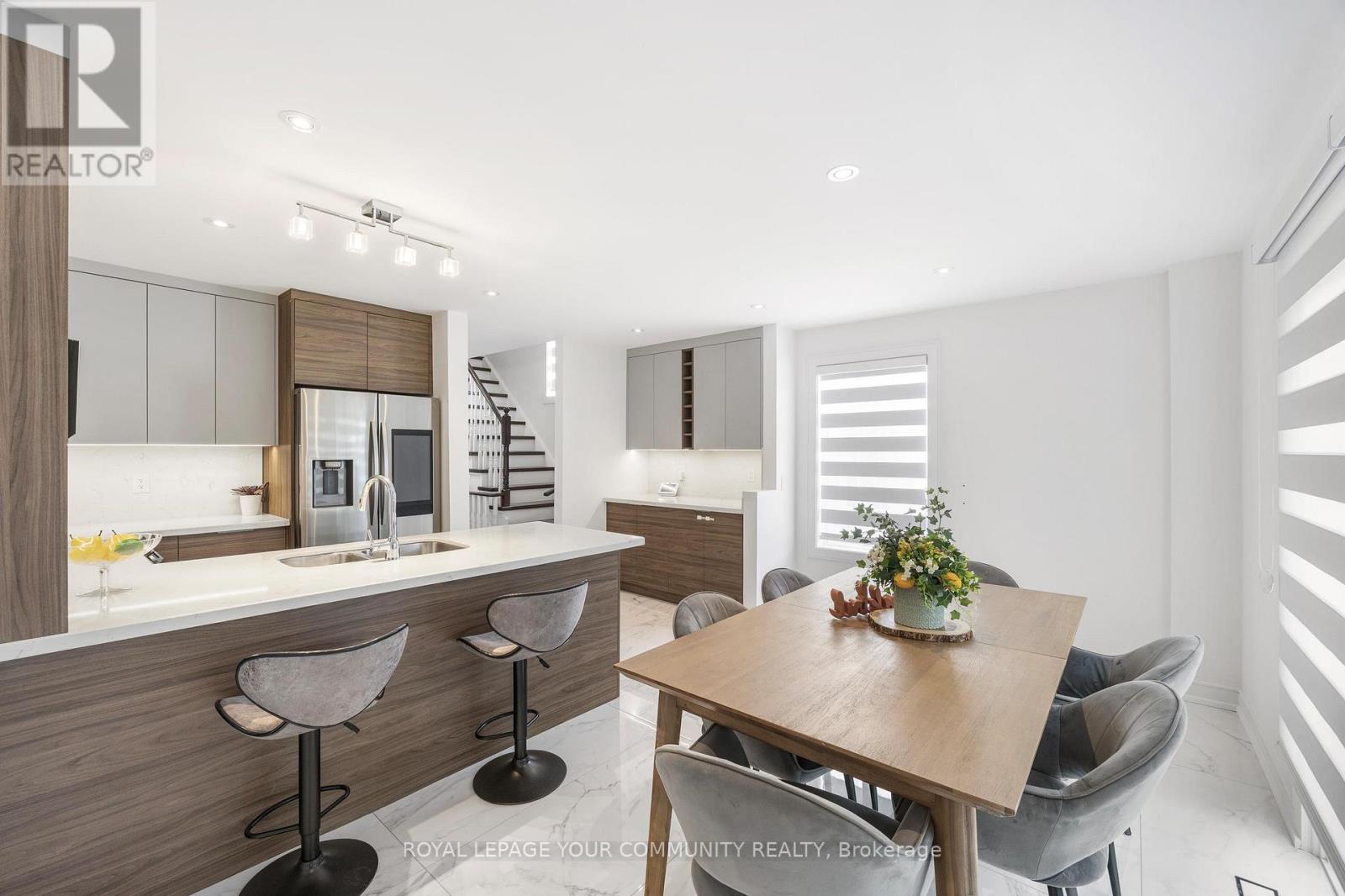 Photo 16 of 17 3020 Cedarglen Gate, Mississauga ON