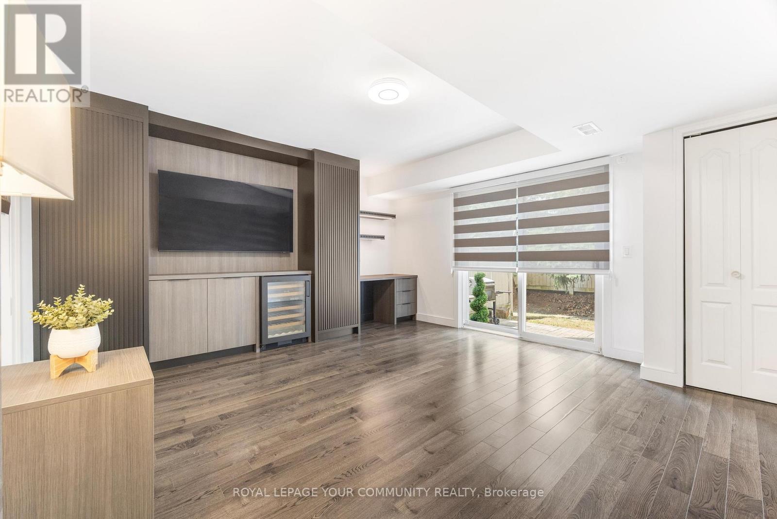 Photo 13 of 17 3020 Cedarglen Gate, Mississauga ON