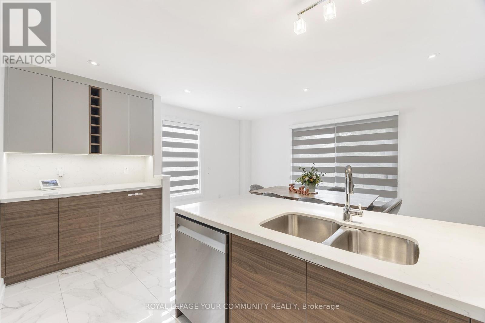 Photo 29 of 17 3020 Cedarglen Gate, Mississauga ON