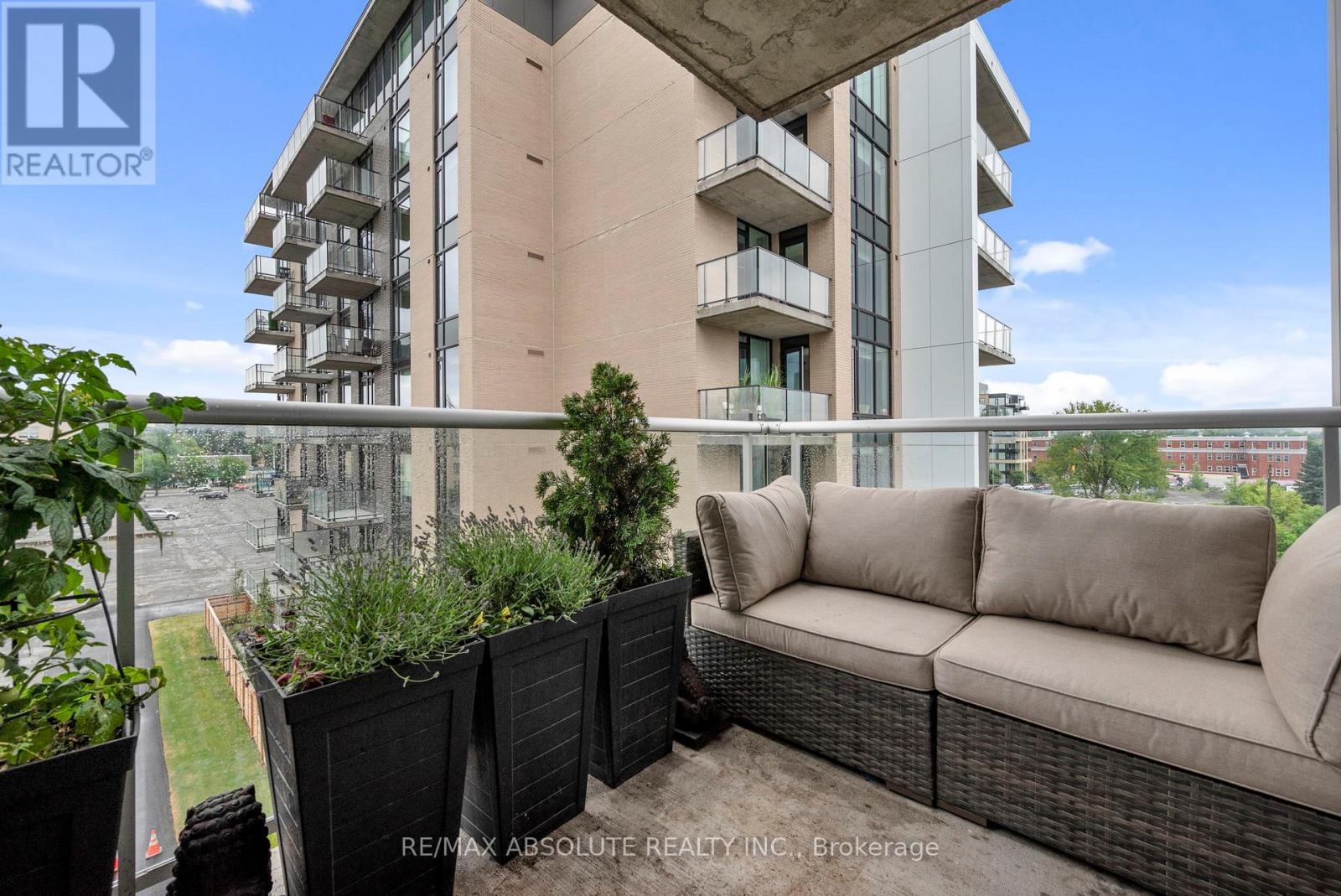 Photo 2 of 510 570 De Mazenod Avenue, Ottawa ON