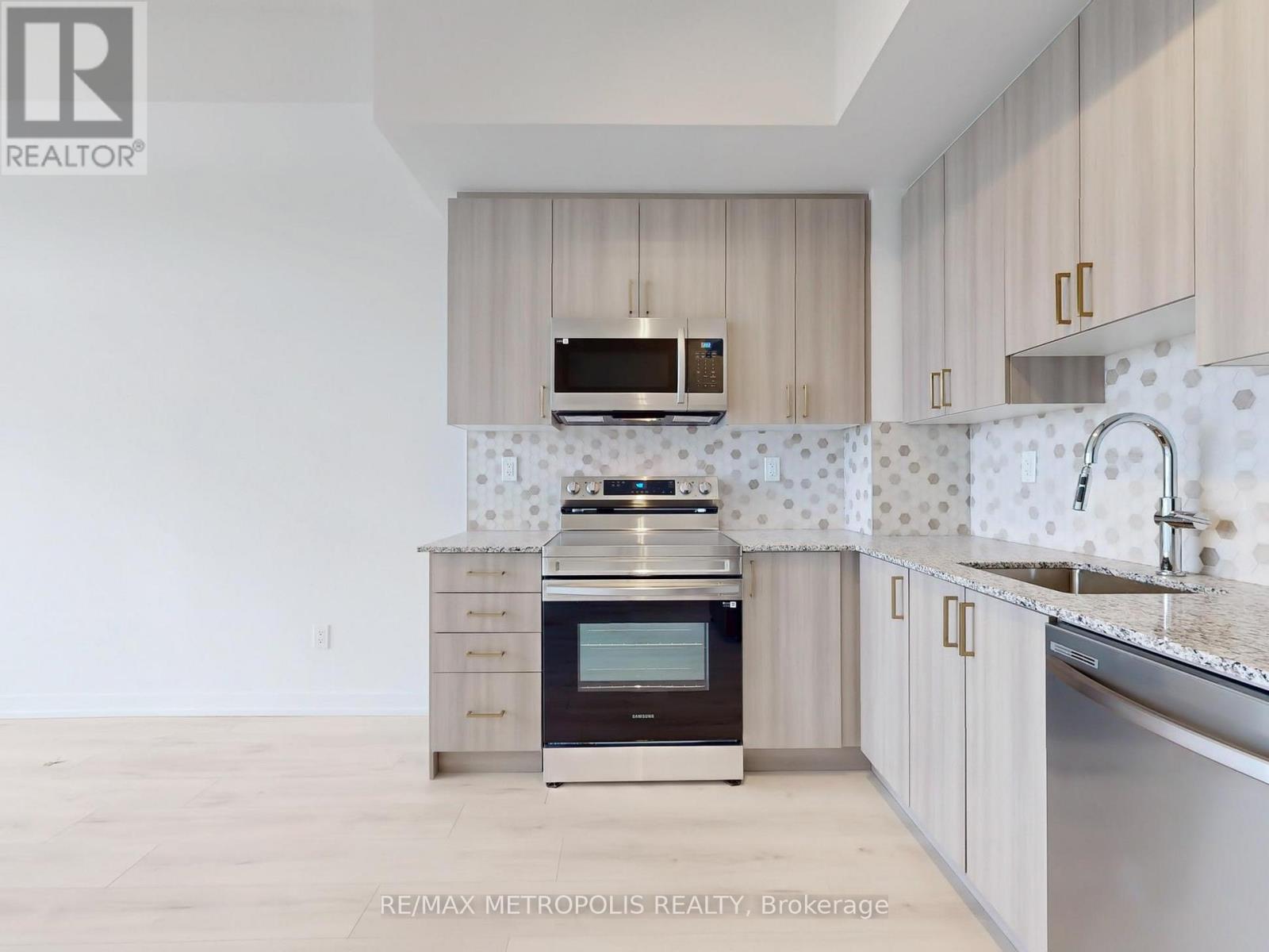 Photo 4 of 708 1435 Celebration Drive, Pickering ON