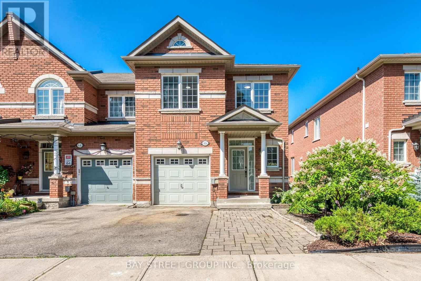 Photo 1 of 65 8 Townwood Drive, Richmond Hill ON