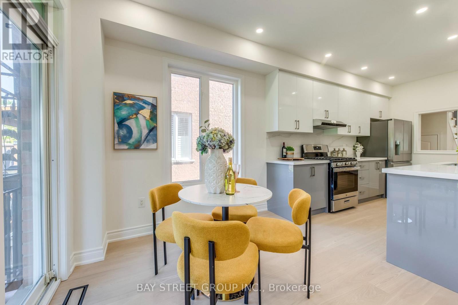 Photo 13 of 65 8 Townwood Drive, Richmond Hill ON