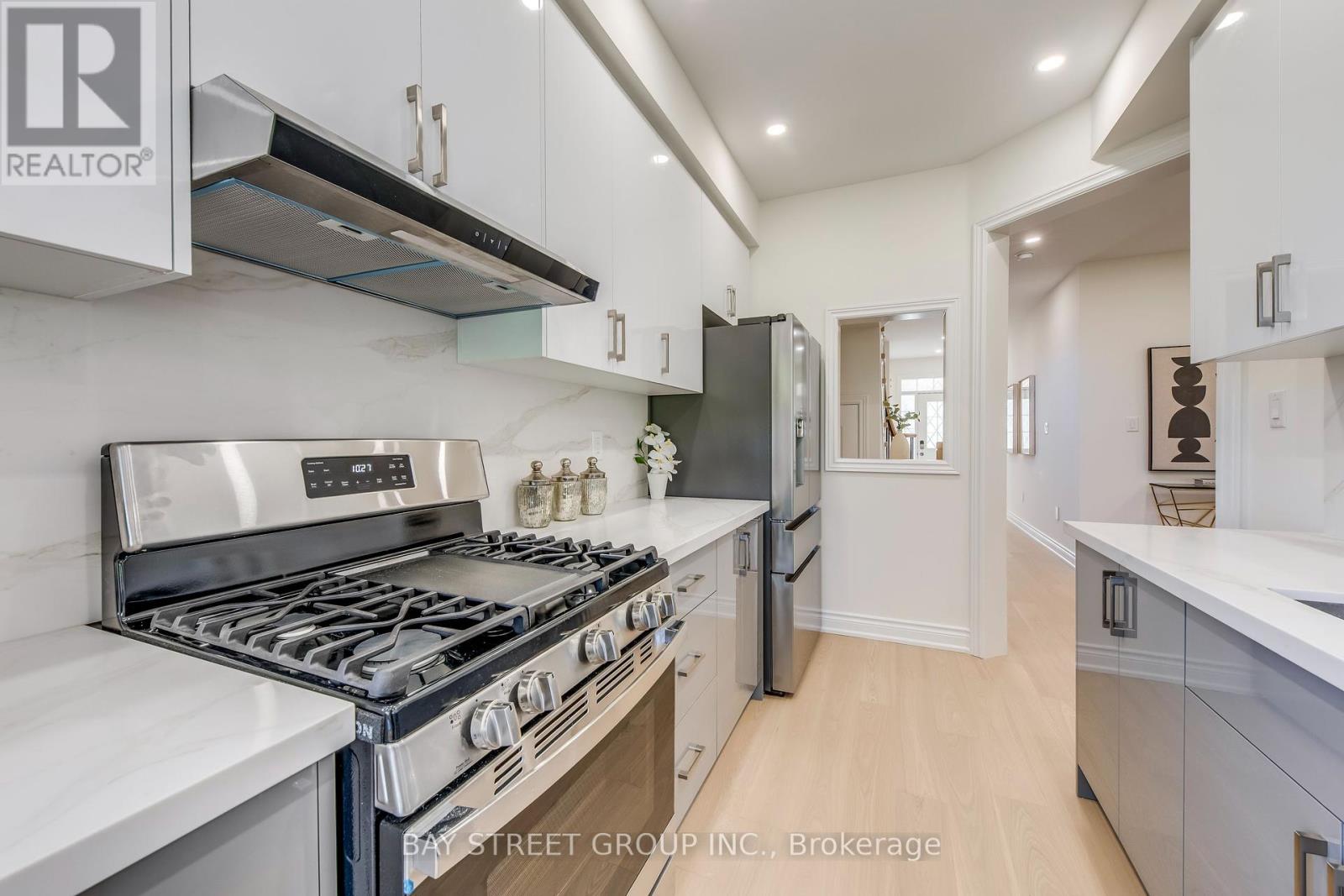 Photo 15 of 65 8 Townwood Drive, Richmond Hill ON