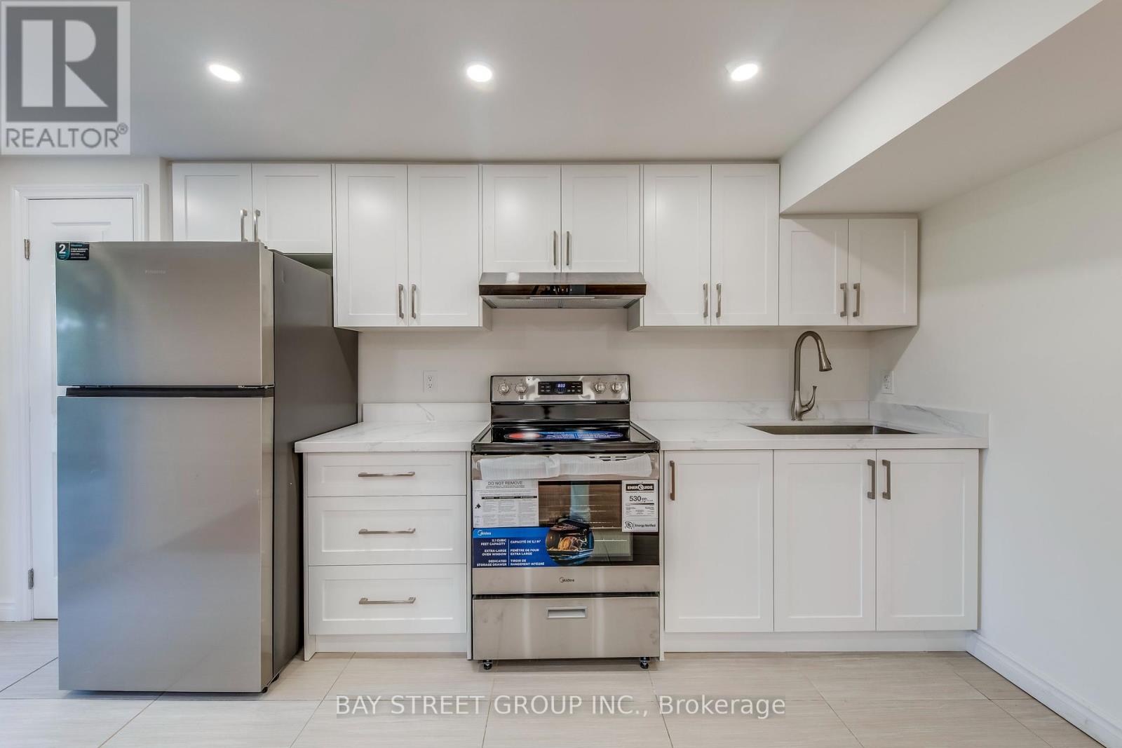 Photo 35 of 65 8 Townwood Drive, Richmond Hill ON