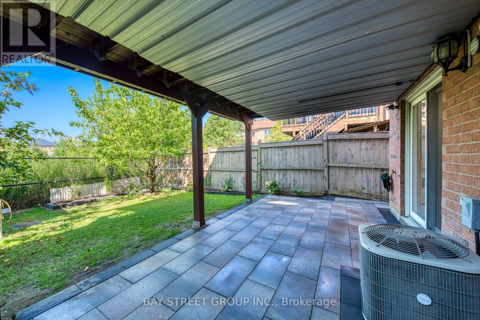 Photo 39 of 65 8 Townwood Drive, Richmond Hill ON