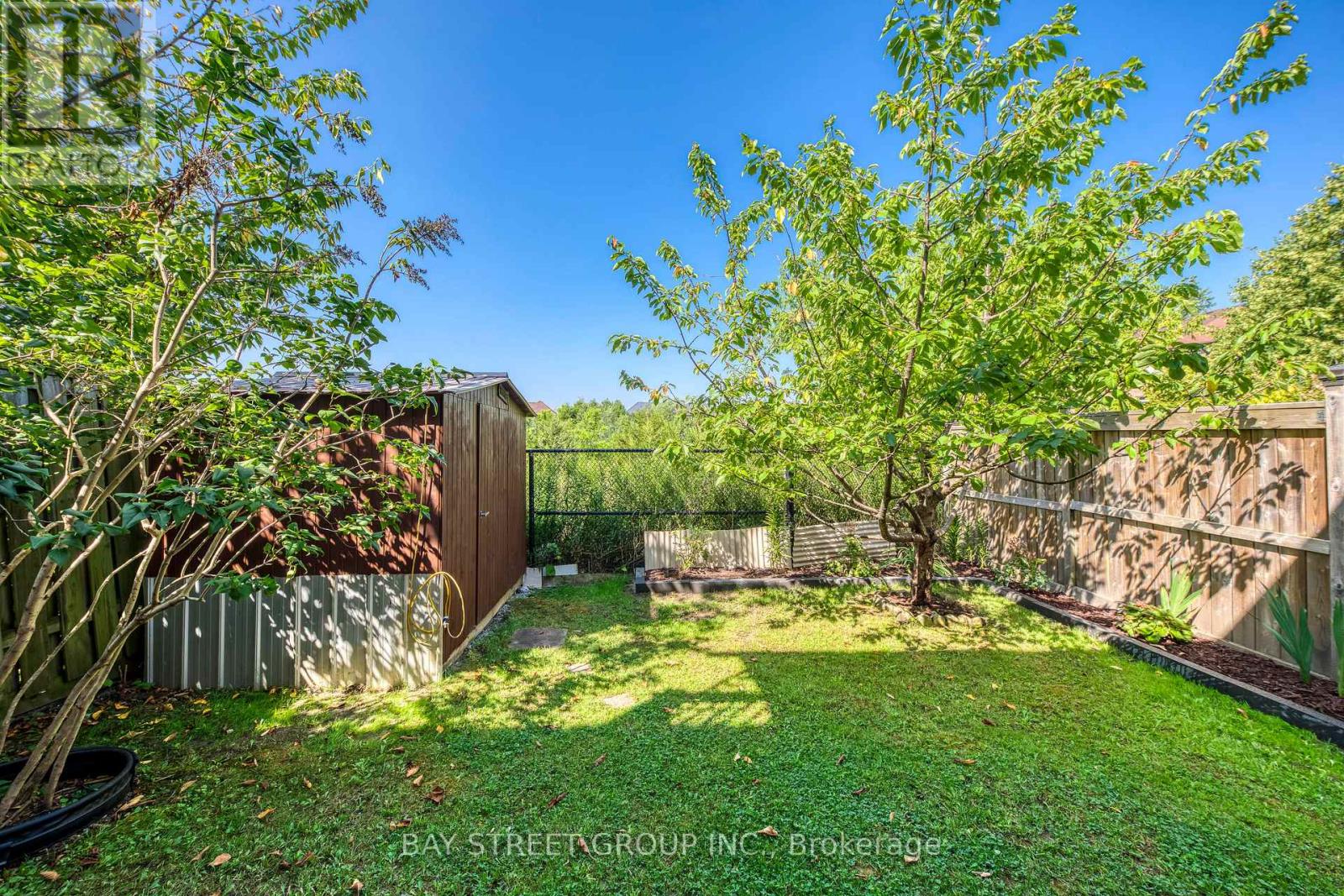 Photo 41 of 65 8 Townwood Drive, Richmond Hill ON