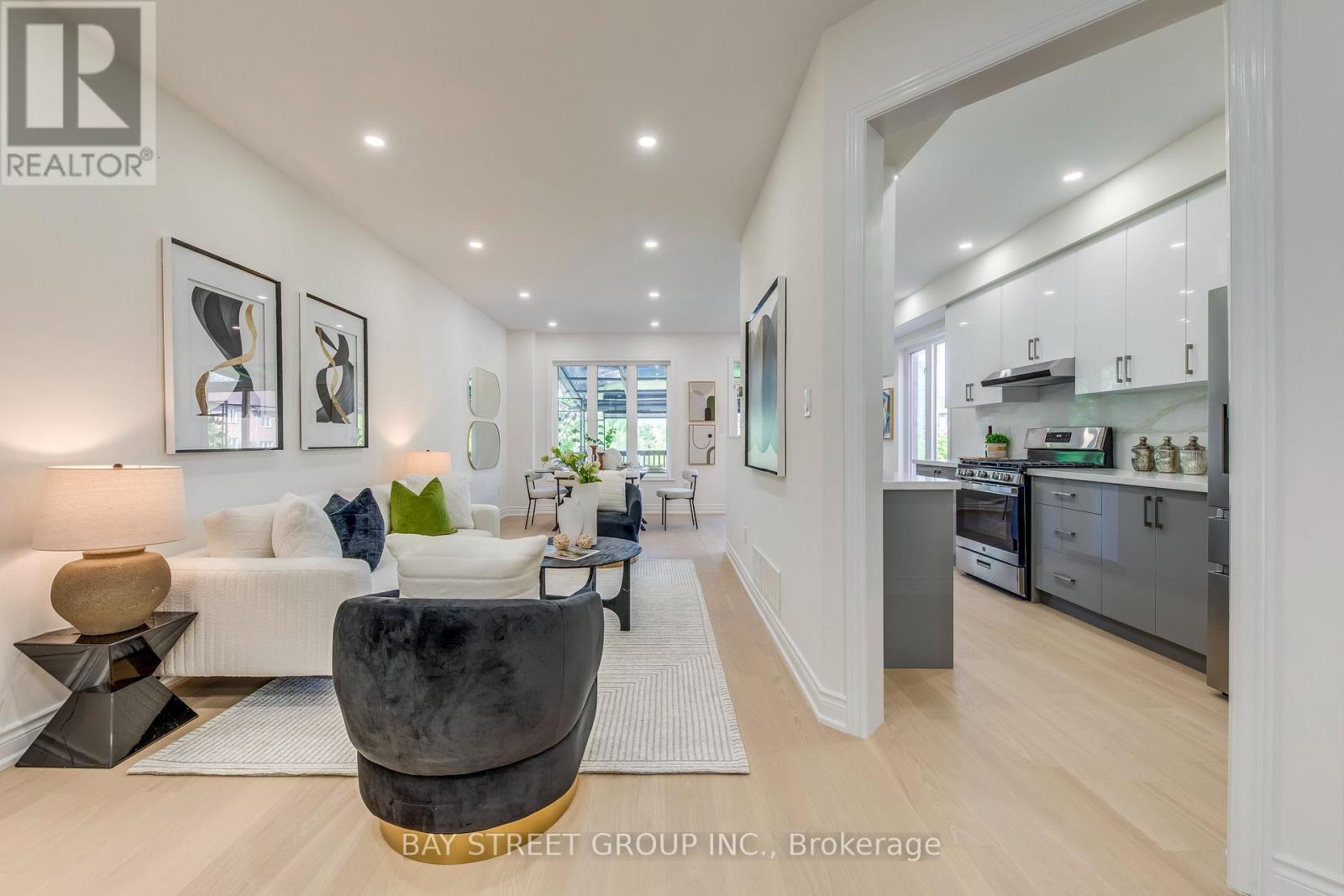 Photo 7 of 65 8 Townwood Drive, Richmond Hill ON