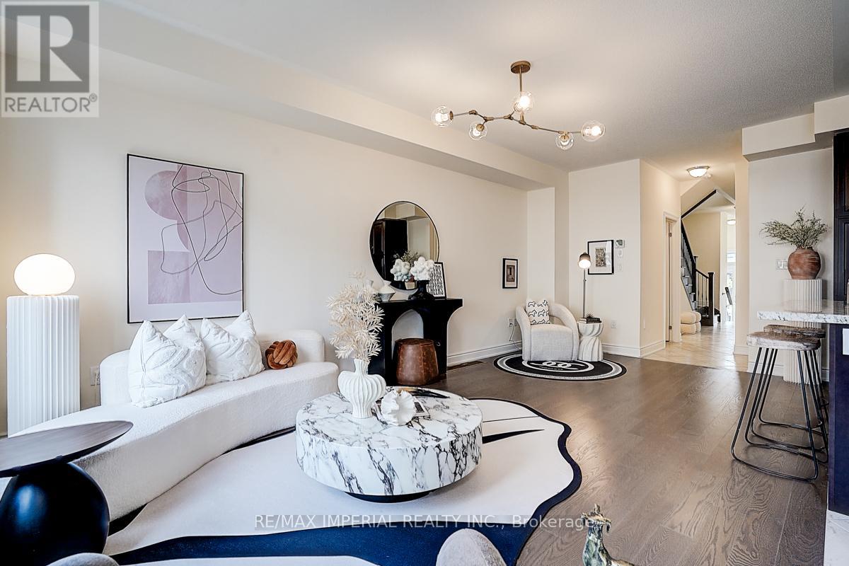 Photo 12 of 168 Bawden Drive, Richmond Hill ON