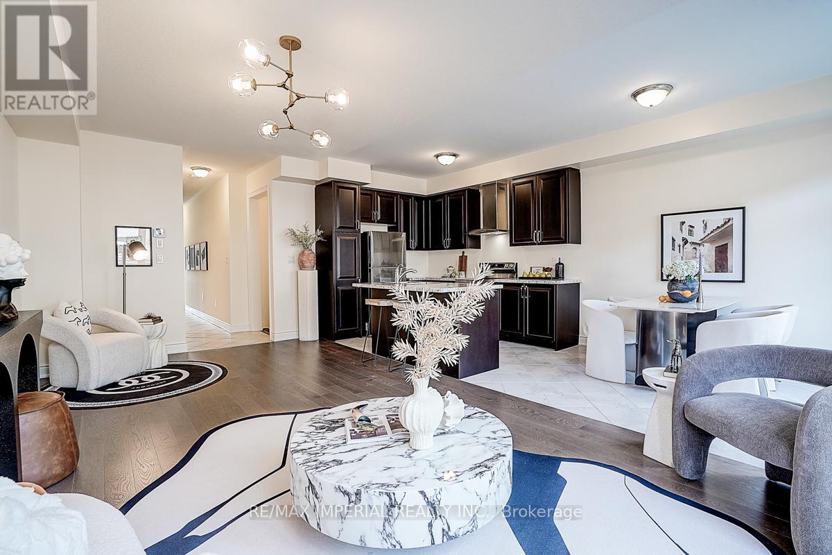 Photo 13 of 168 Bawden Drive, Richmond Hill ON