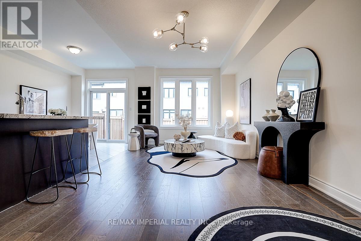 Photo 14 of 168 Bawden Drive, Richmond Hill ON