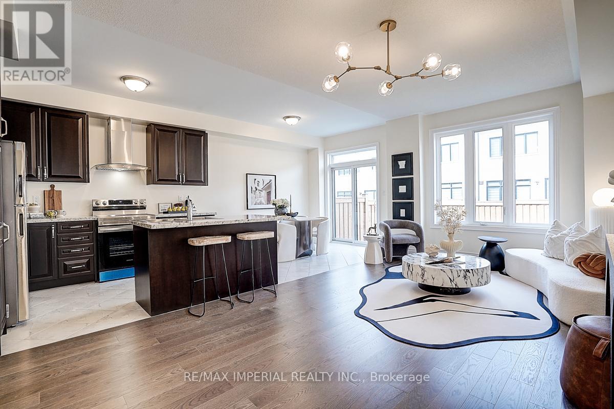 Photo 17 of 168 Bawden Drive, Richmond Hill ON