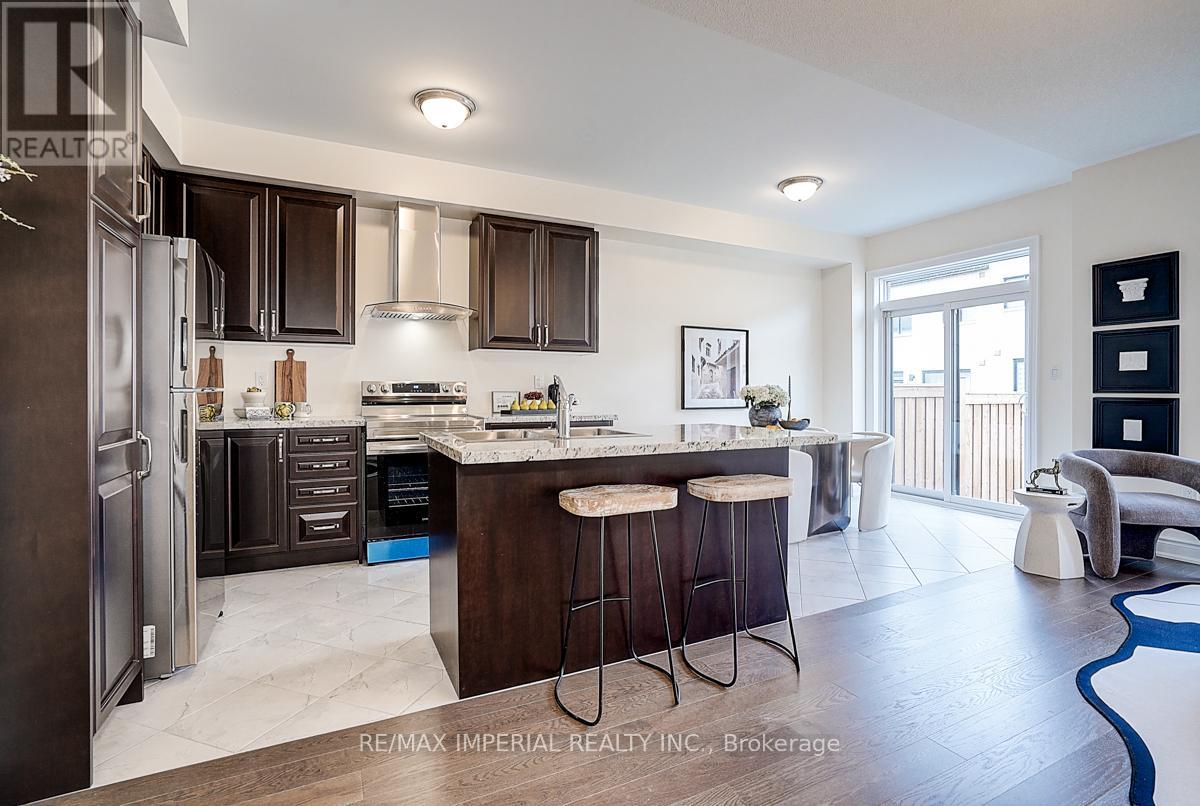 Photo 18 of 168 Bawden Drive, Richmond Hill ON