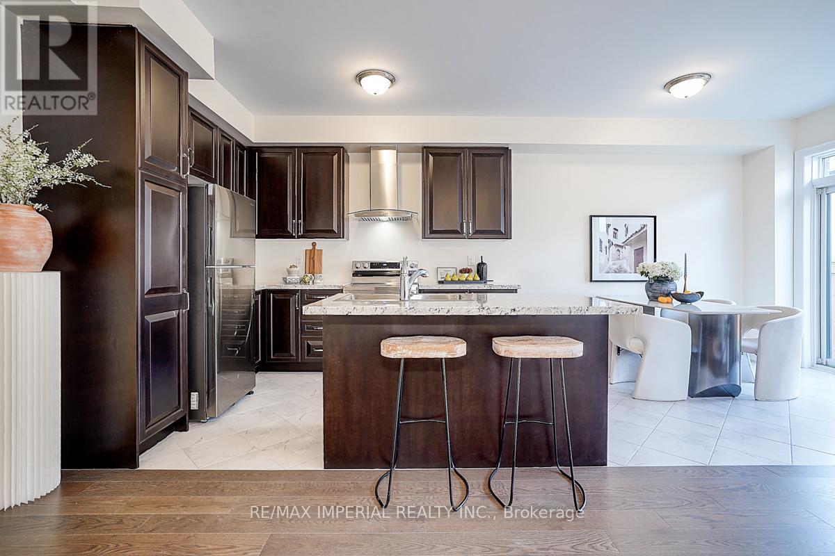 Photo 19 of 168 Bawden Drive, Richmond Hill ON