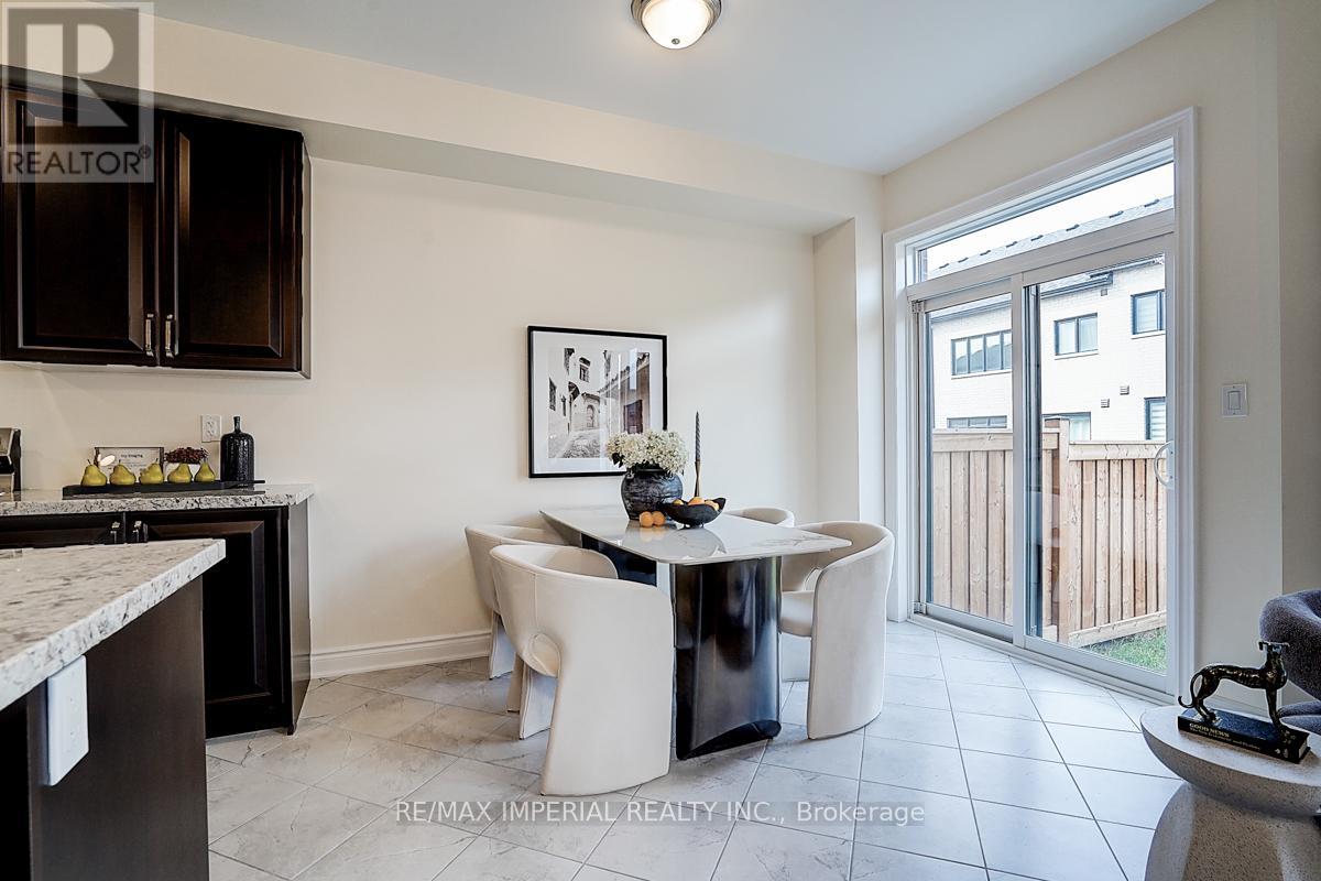 Photo 23 of 168 Bawden Drive, Richmond Hill ON