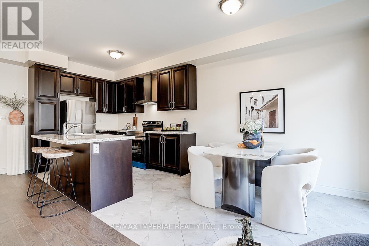 Photo 25 of 168 Bawden Drive, Richmond Hill ON