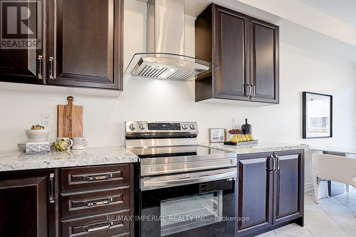 Photo 28 of 168 Bawden Drive, Richmond Hill ON