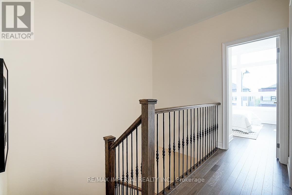 Photo 31 of 168 Bawden Drive, Richmond Hill ON