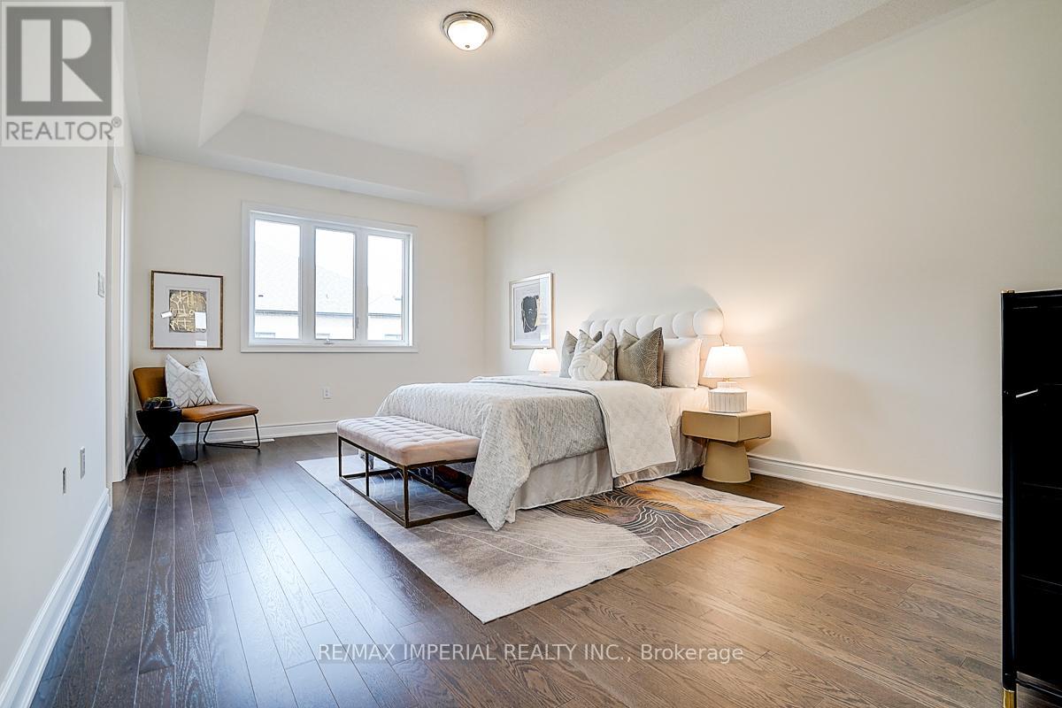 Photo 33 of 168 Bawden Drive, Richmond Hill ON