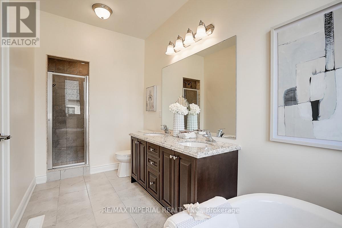 Photo 38 of 168 Bawden Drive, Richmond Hill ON
