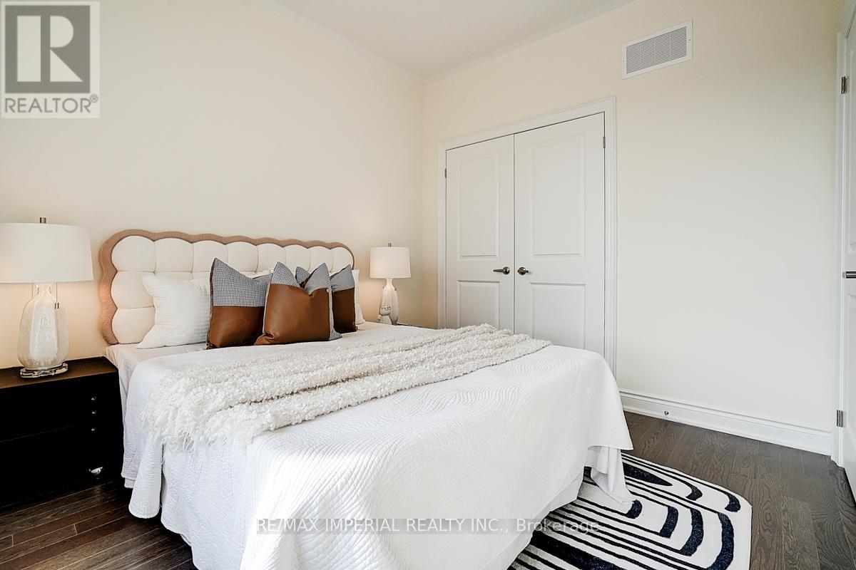 Photo 42 of 168 Bawden Drive, Richmond Hill ON