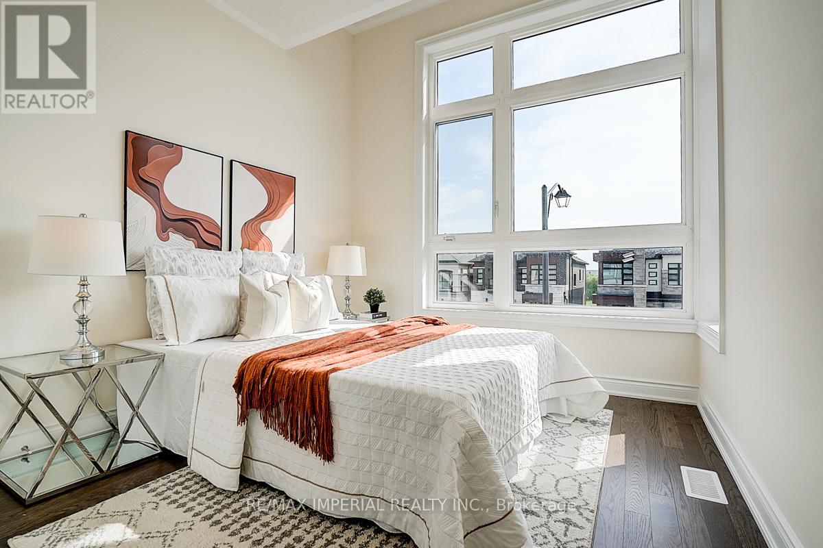 Photo 43 of 168 Bawden Drive, Richmond Hill ON