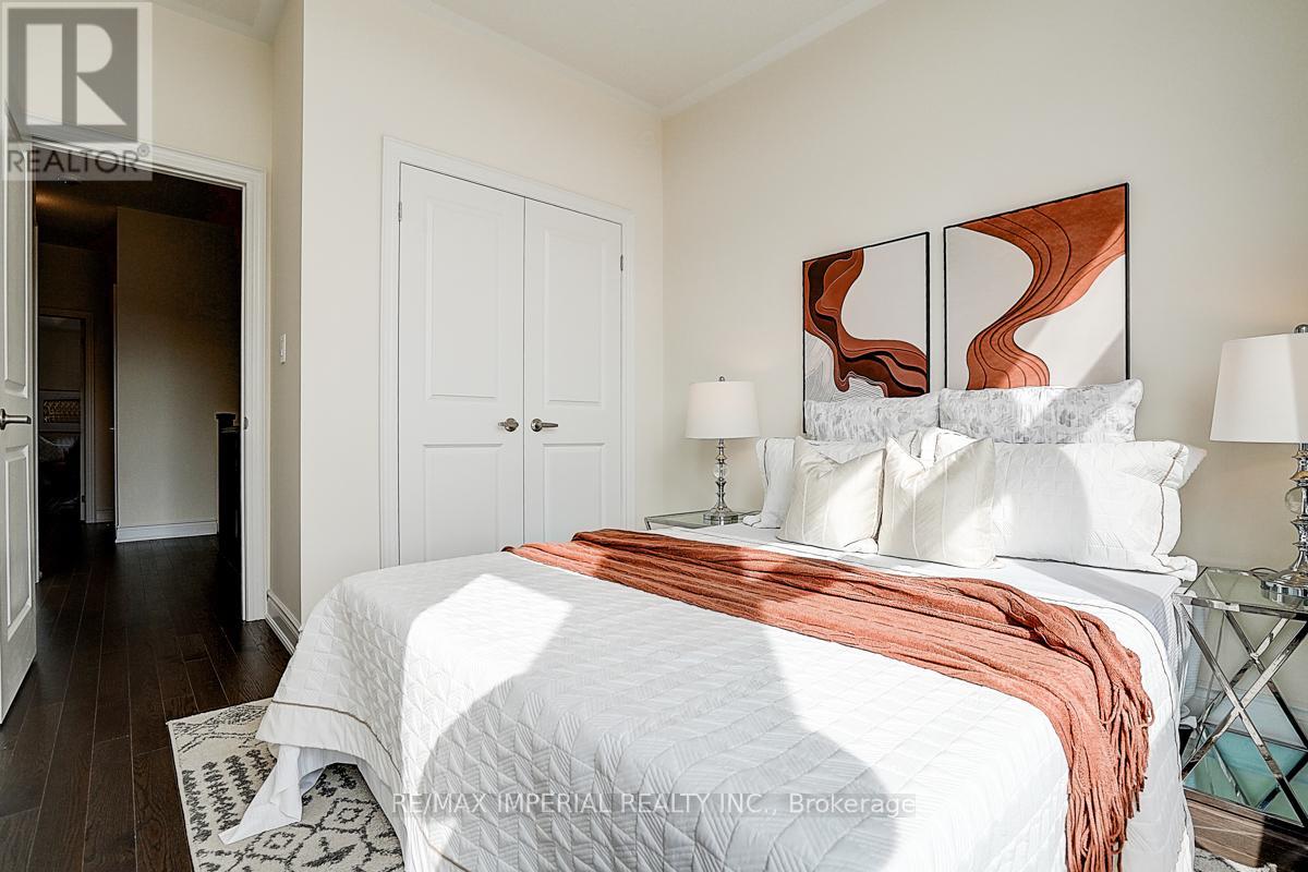 Photo 44 of 168 Bawden Drive, Richmond Hill ON