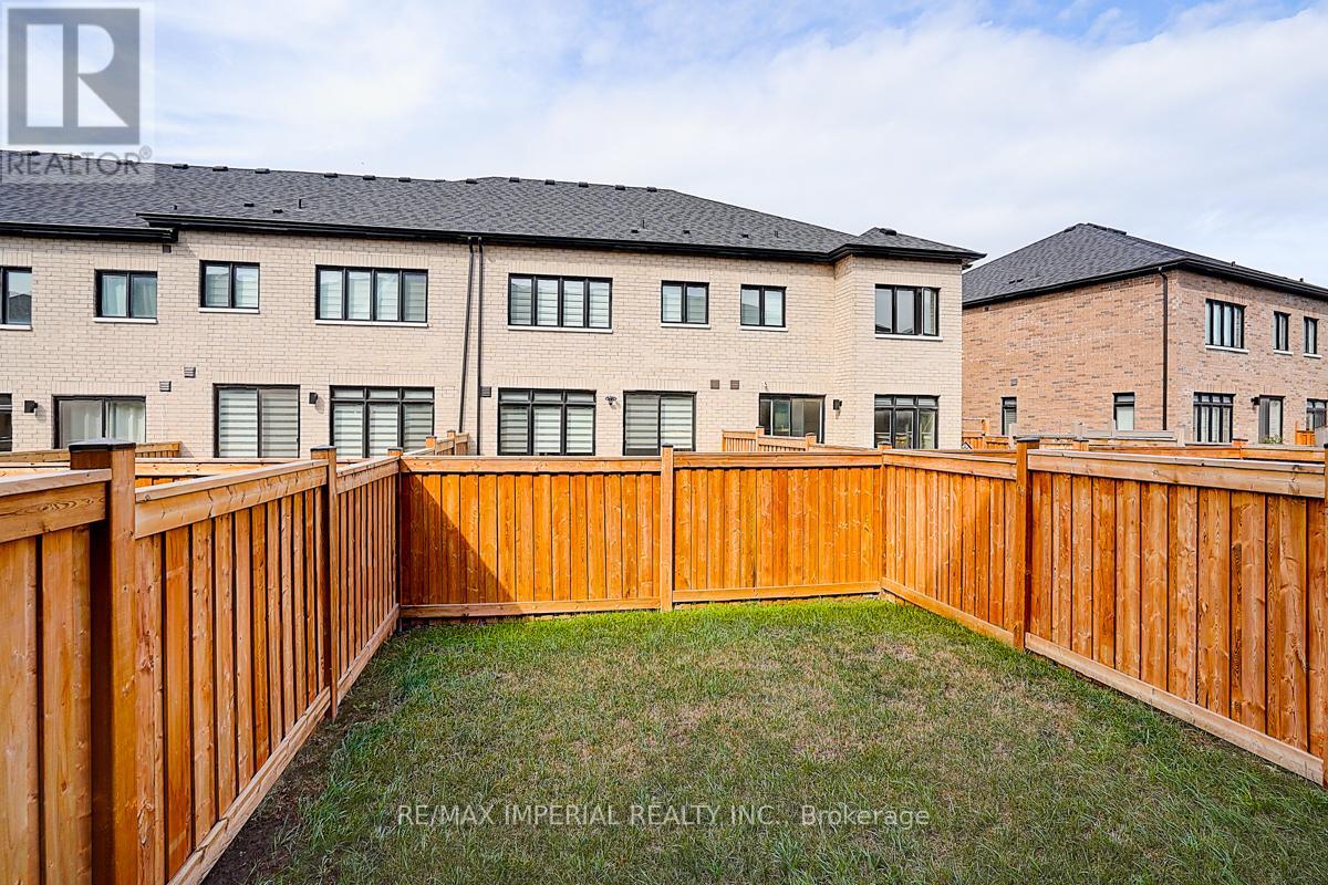 Photo 48 of 168 Bawden Drive, Richmond Hill ON