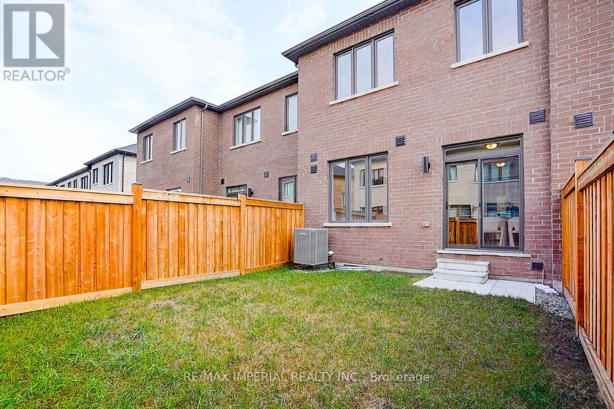 Photo 49 of 168 Bawden Drive, Richmond Hill ON